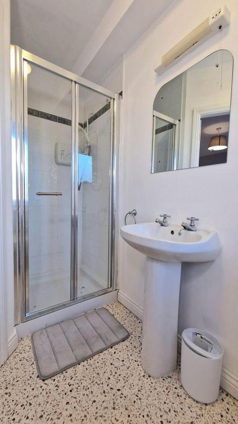 Cosy 3 Bedroom All Ensuites Голуэй Экстерьер фото